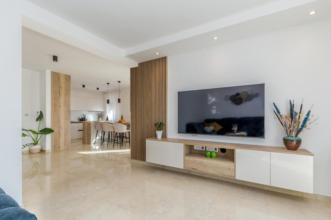 Holiday House Villa Andro Pinezići Εξωτερικό φωτογραφία