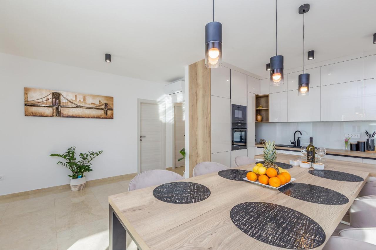 Holiday House Villa Andro Pinezići Εξωτερικό φωτογραφία