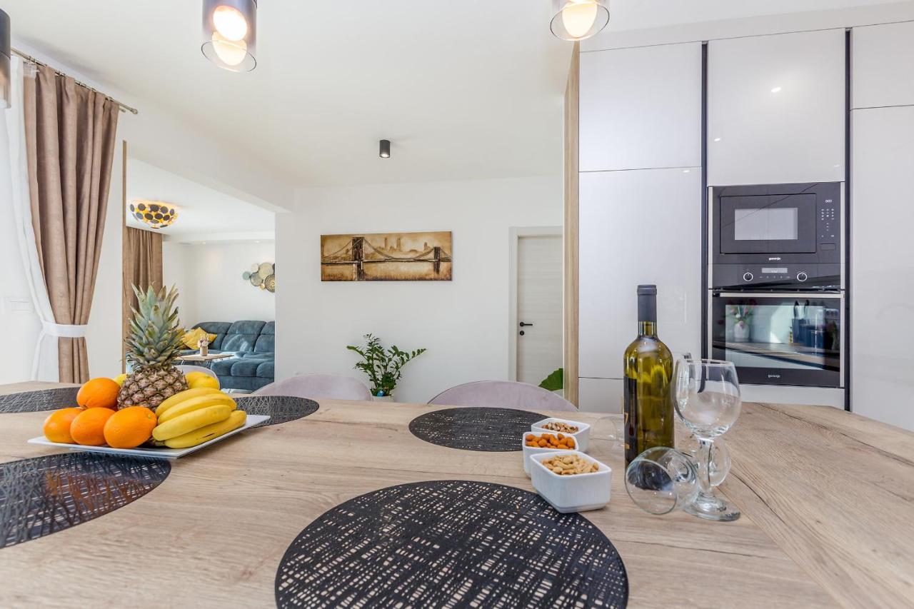 Holiday House Villa Andro Pinezići Εξωτερικό φωτογραφία