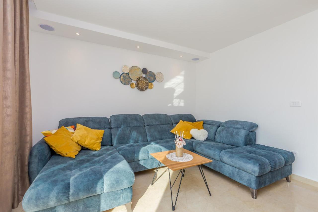 Holiday House Villa Andro Pinezići Εξωτερικό φωτογραφία