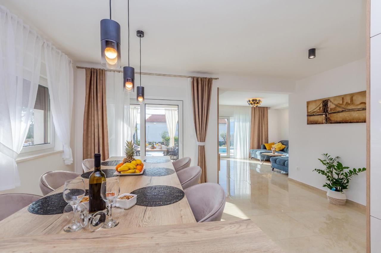 Holiday House Villa Andro Pinezići Εξωτερικό φωτογραφία