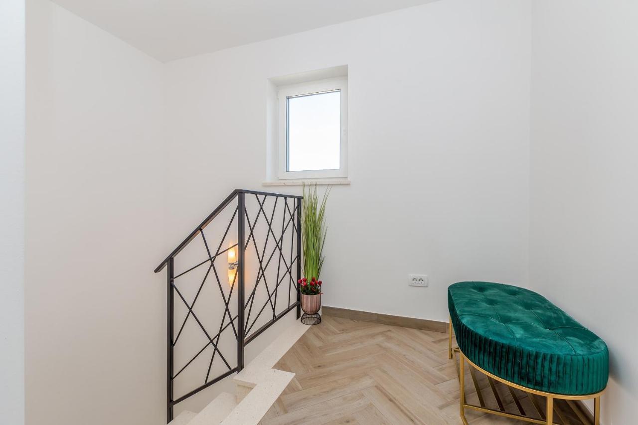 Holiday House Villa Andro Pinezići Εξωτερικό φωτογραφία