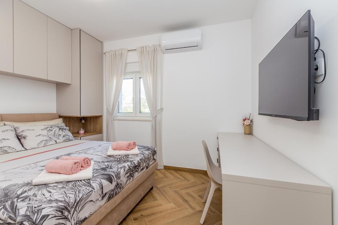 Holiday House Villa Andro Pinezići Εξωτερικό φωτογραφία